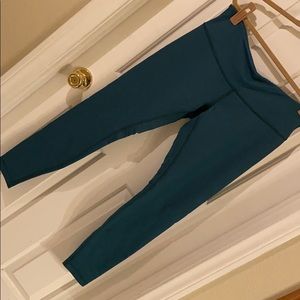 Lululemon wunder under size 10.